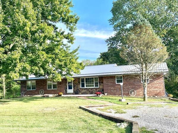 1357 S Hasler RD, Bloomfield, IN 47424