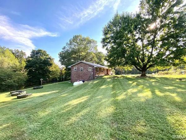 1357 S Hasler RD, Bloomfield, IN 47424