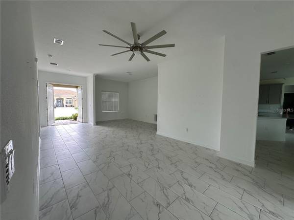 8855 FALLEN OAK DR, Davenport, FL 33896