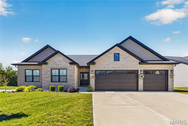 2911 Kehrswood CT, Maryville, IL 62062