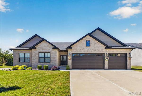 2911 Kehrswood CT, Maryville, IL 62062