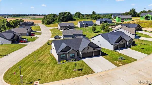 2911 Kehrswood CT, Maryville, IL 62062