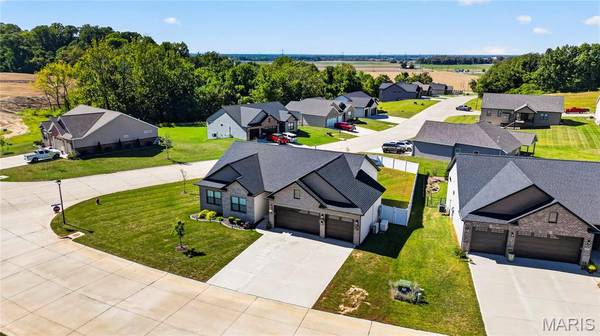 2911 Kehrswood CT, Maryville, IL 62062