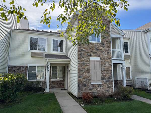 227 Silverstone DR #227, Carpentersville, IL 60110