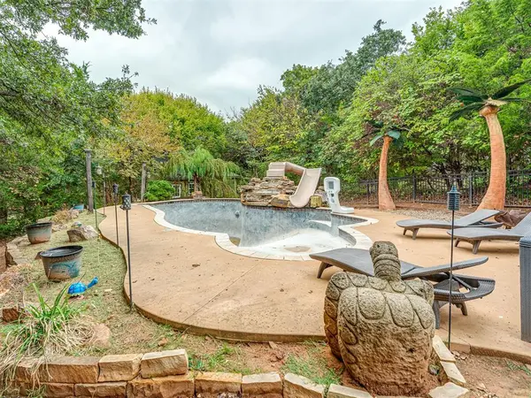 6702 Stone Hill DR, Edmond, OK 73034