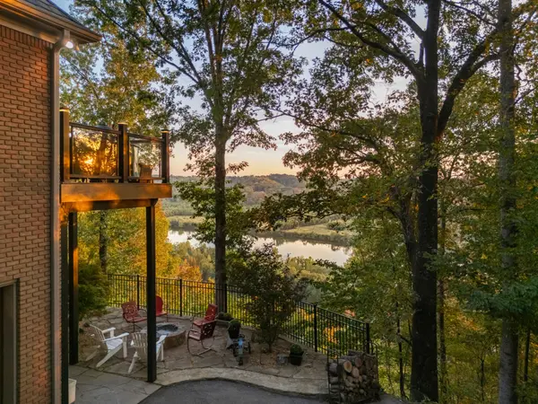 1031 Riverview Ln, Ashland City, TN 37015