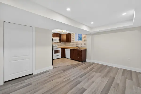 23 Blair CRES, Barrie, ON L4M 5Y7