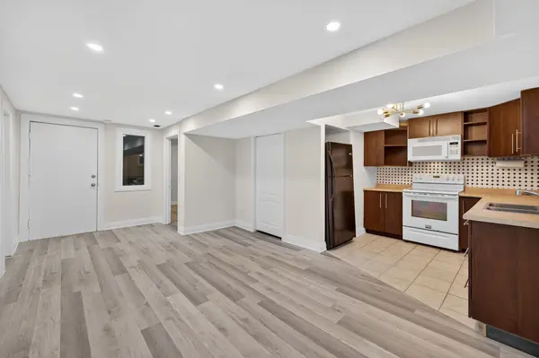 23 Blair CRES, Barrie, ON L4M 5Y7