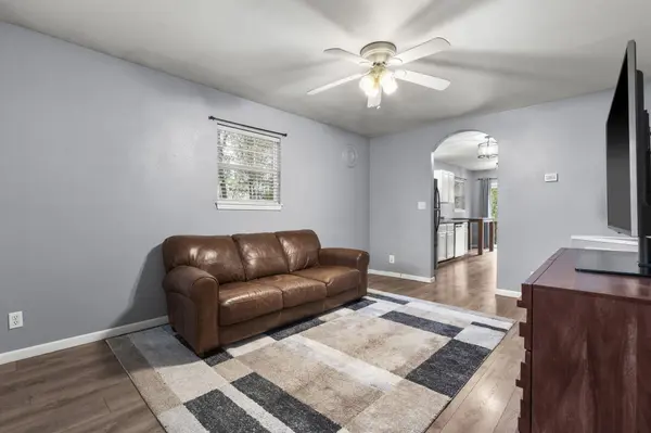 810 Knox AVE, Hollister, MO 65672