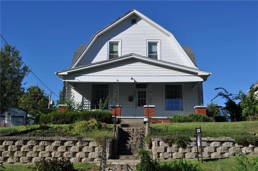3305 Sacramento ST, St Joseph, MO 64507