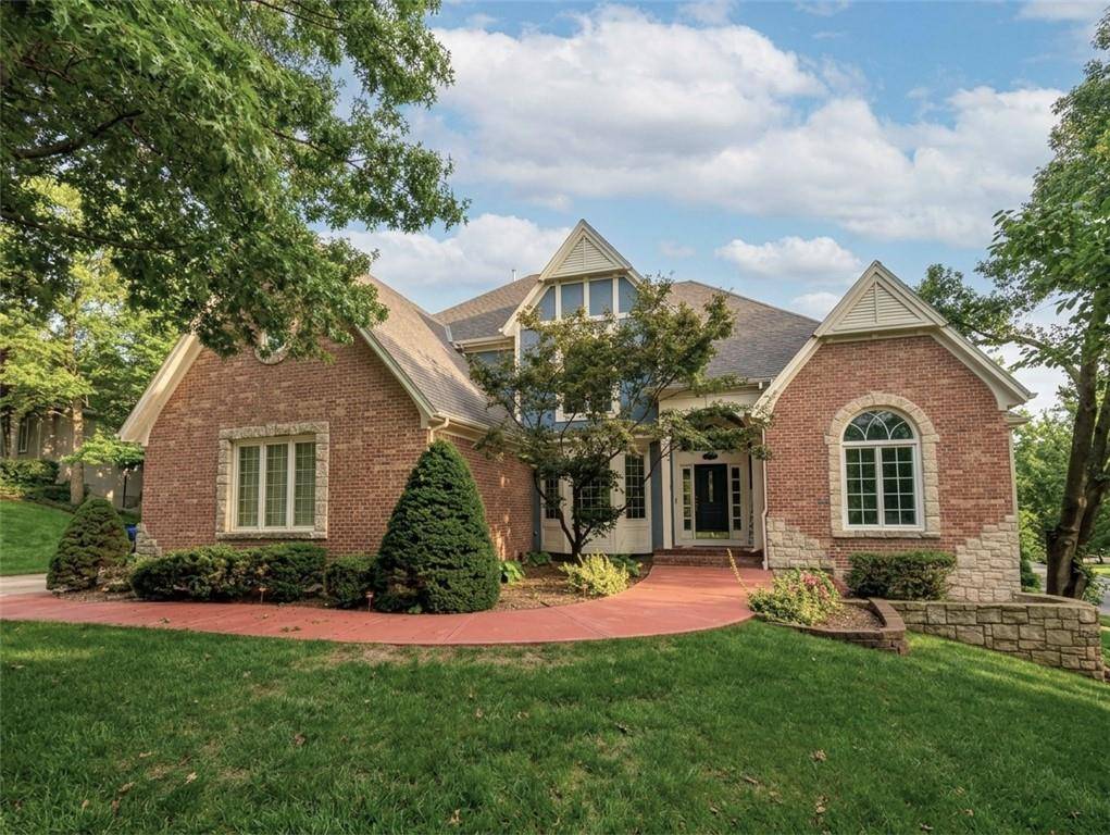 8436 Pflumm CIR, Lenexa, KS 66215