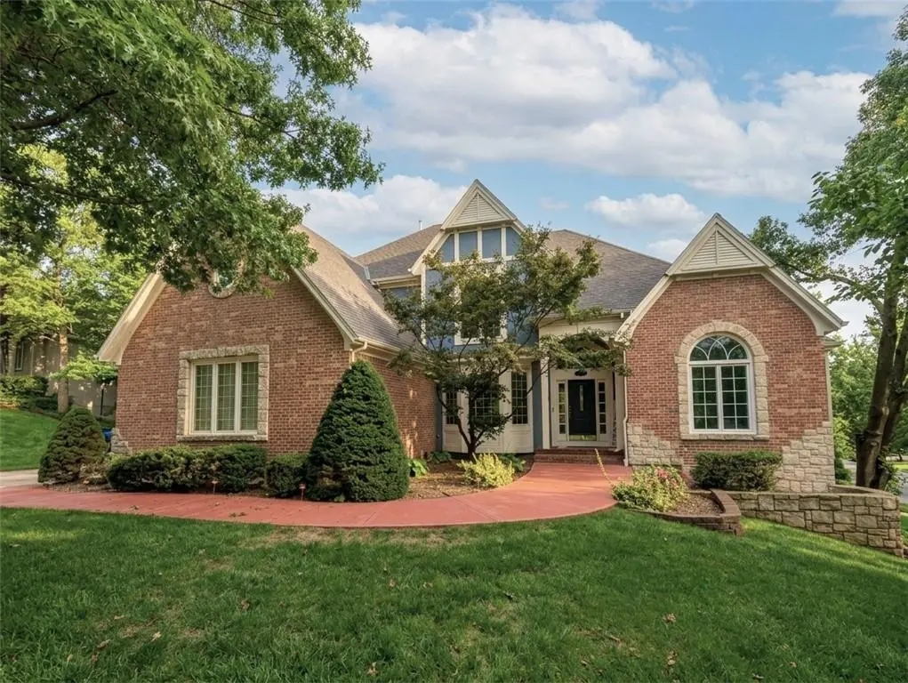 8436 Pflumm CIR, Lenexa, KS 66215