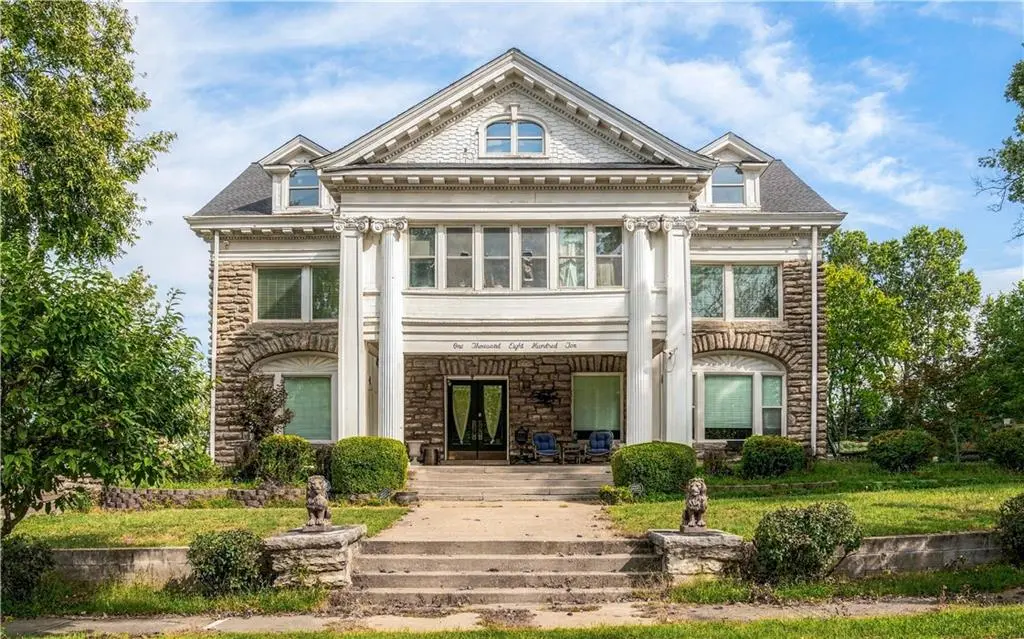 1810 E 48th TER, Kansas City, MO 64130