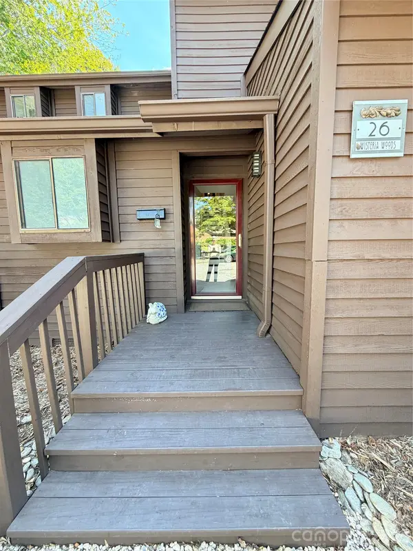 26 11th AVE NE, Hickory, NC 28601