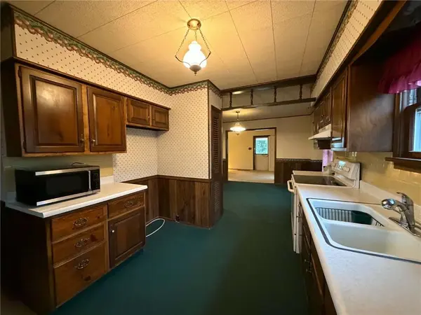 1813 Clifford ST, St Joseph, MO 64505