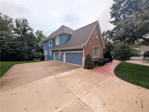 8436 Pflumm CIR, Lenexa, KS 66215