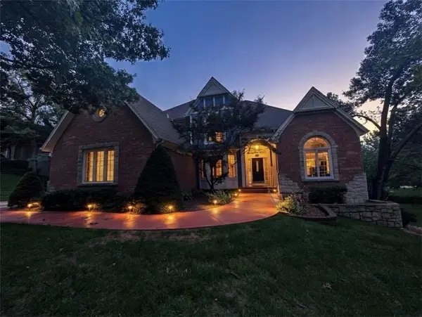 8436 Pflumm CIR, Lenexa, KS 66215