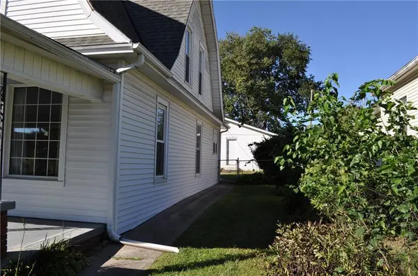 3305 Sacramento ST, St Joseph, MO 64507