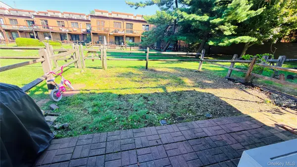 12135 5th AVE, College Point, NY 11356