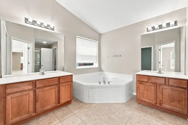 1177 Blue Heron CIR, Antioch, IL 60002