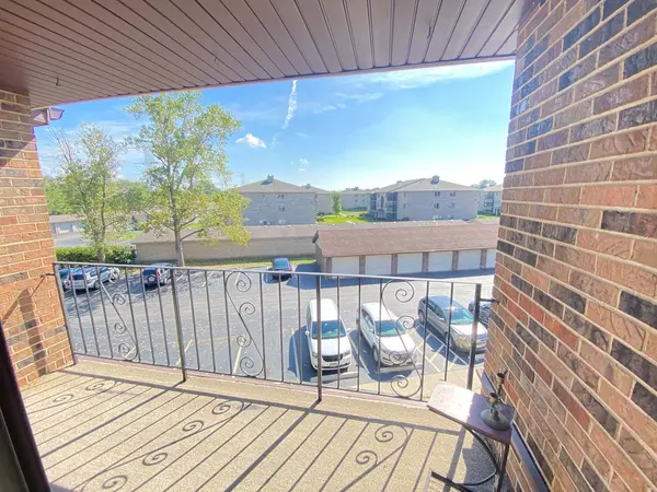 13933 LARAMIE AVE #217, Crestwood, IL 60418