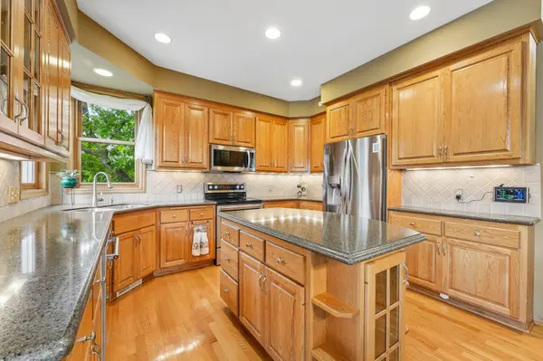 6219 Orchid LN N, Maple Grove, MN 55311