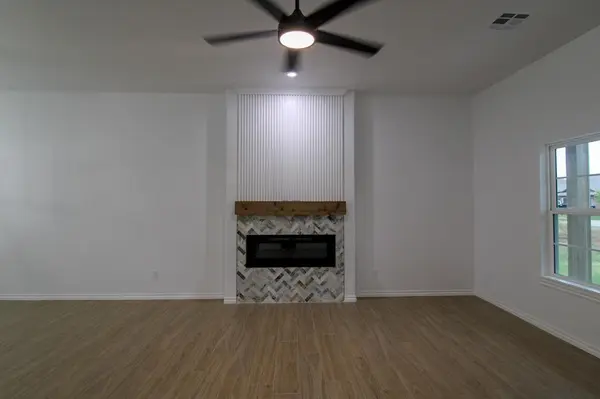 606 Laurel GRV, Washington, OK 73093
