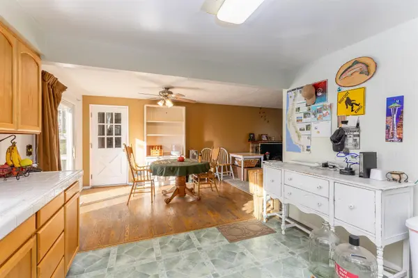 27111 N BEAR LAKE Rd, Chattaroy, WA 99003