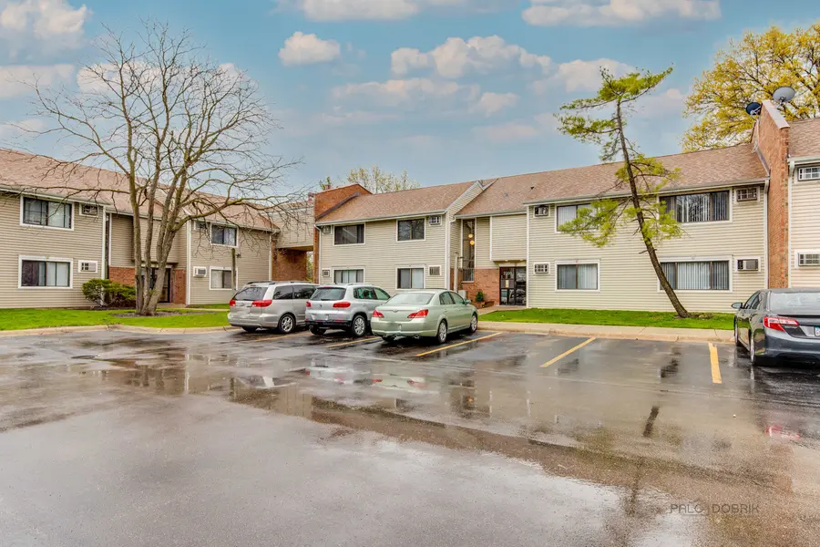 2200 Bayside DR #4, Palatine, IL 60074