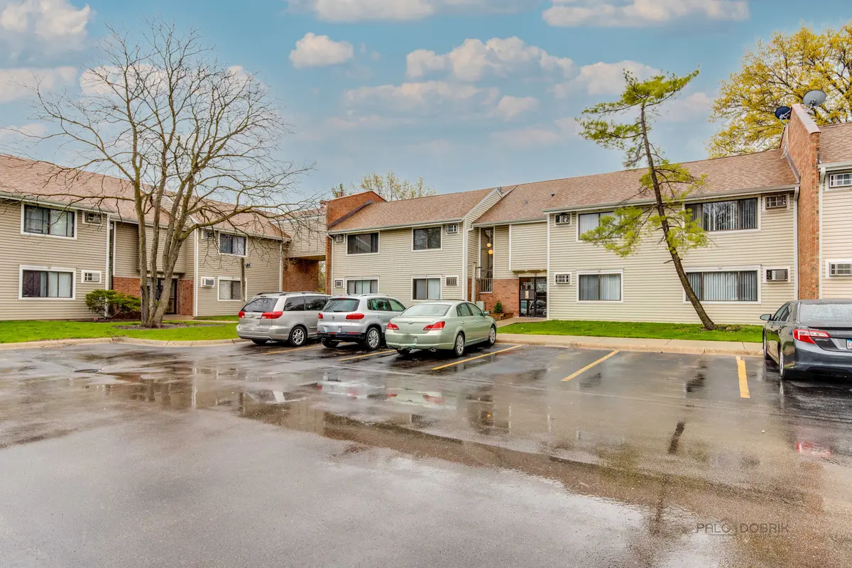 2200 Bayside DR #4, Palatine, IL 60074