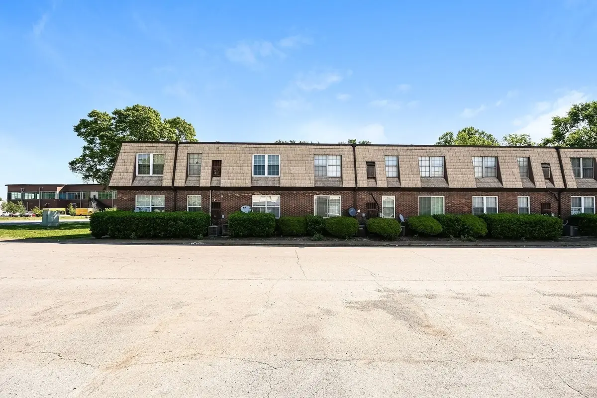 441 Harding Pl #D1, Nashville, TN 37211