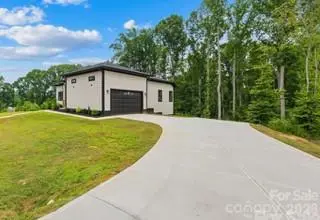 2004 Plain Field DR, Bessemer City, NC 28016