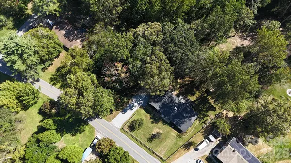 200 Whispering Hills DR, Hendersonville, NC 28792