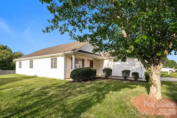 3737 Foxton DR, Winston Salem, NC 27105