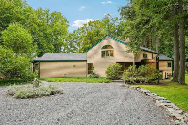 65 Colonial AVE, Warwick, NY 10990