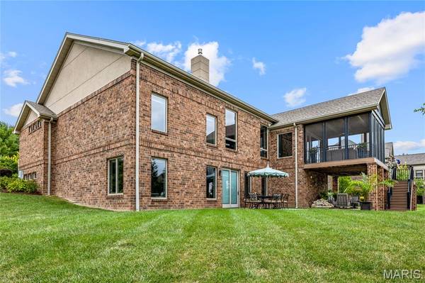320 Wythe House CT, Creve Coeur, MO 63141