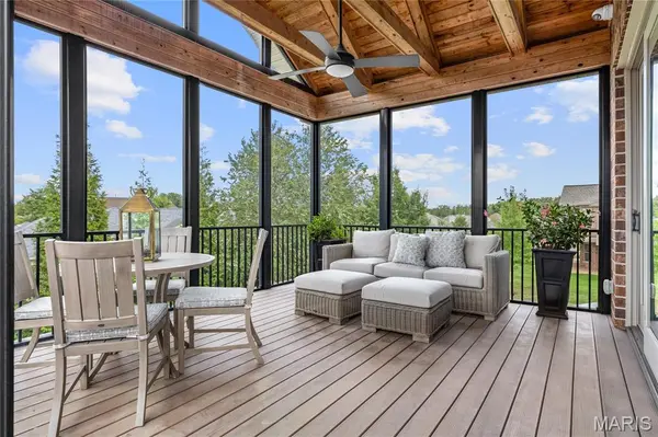 320 Wythe House CT, Creve Coeur, MO 63141