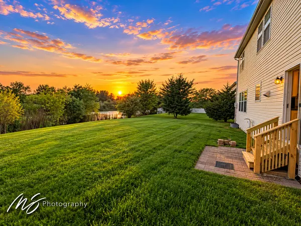 640 Settlement DR, Maple Park, IL 60151