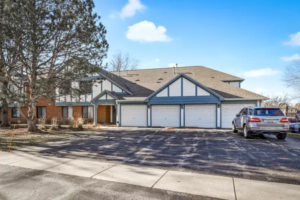 580 Cumberland TRL #B6, Roselle, IL 60172