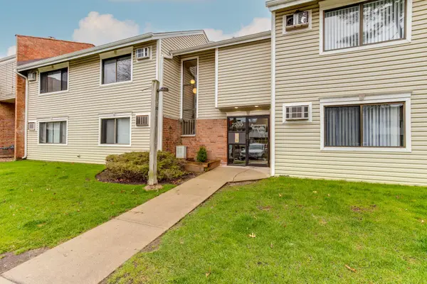 2200 Bayside DR #4, Palatine, IL 60074