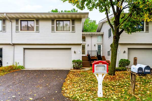 4164 Shirlee LN S, Shoreview, MN 55126