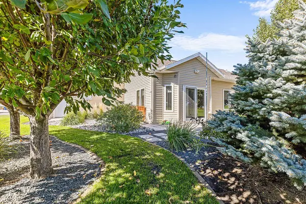 812 S 36th ST S, Moorhead, MN 56560