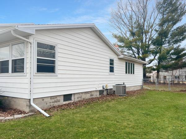 1122 S State ST, Fairmont, MN 56031