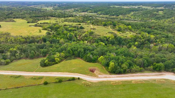 000 Freedom RD #40 Ac North, Marshfield, MO 65706
