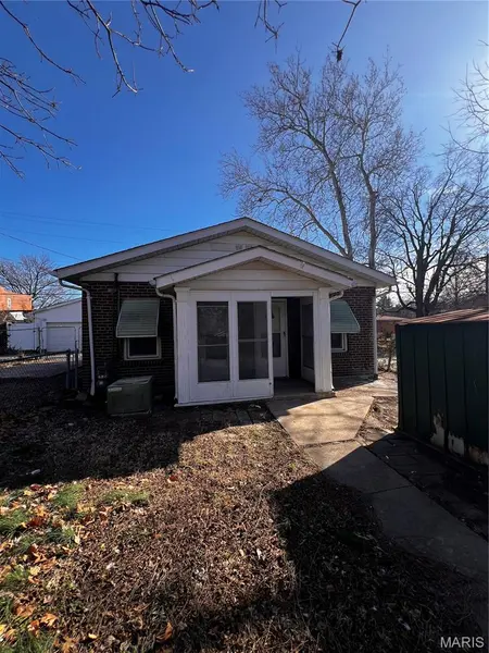 5520 Louisiana AVE, St Louis, MO 63111
