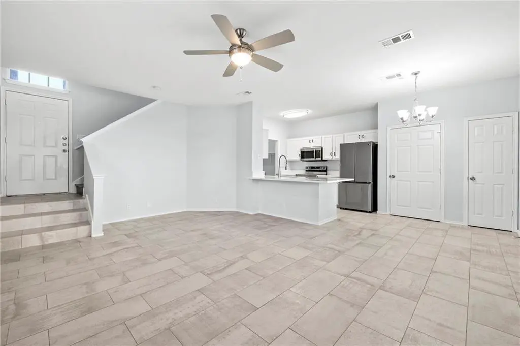 1700 Constantino CIR #B, Austin, TX 78745