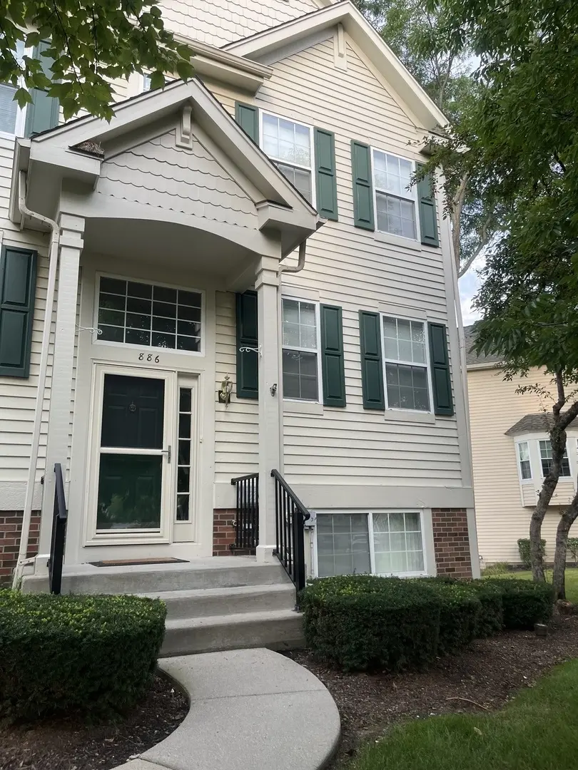 886 Essex CIR, Grayslake, IL 60030