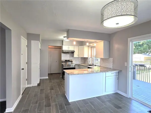 10639 W 115th ST, Overland Park, KS 66210