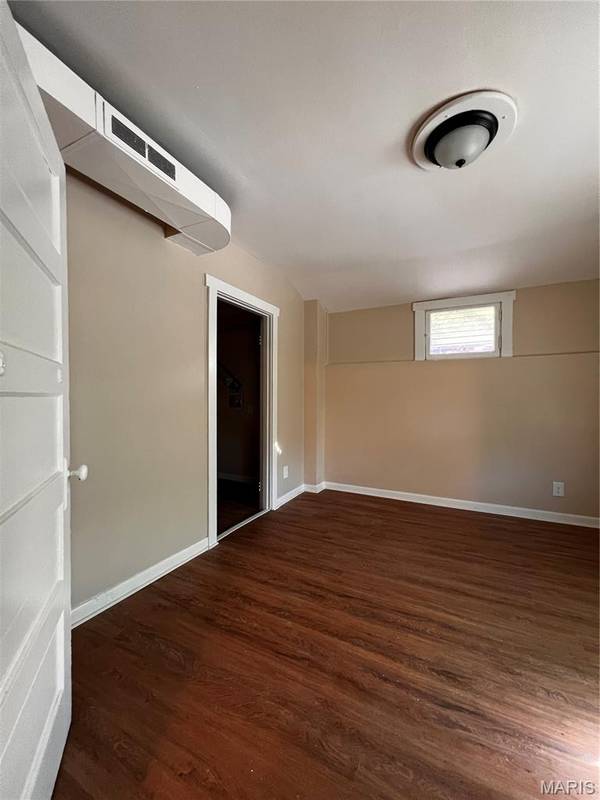 5520 Louisiana AVE, St Louis, MO 63111
