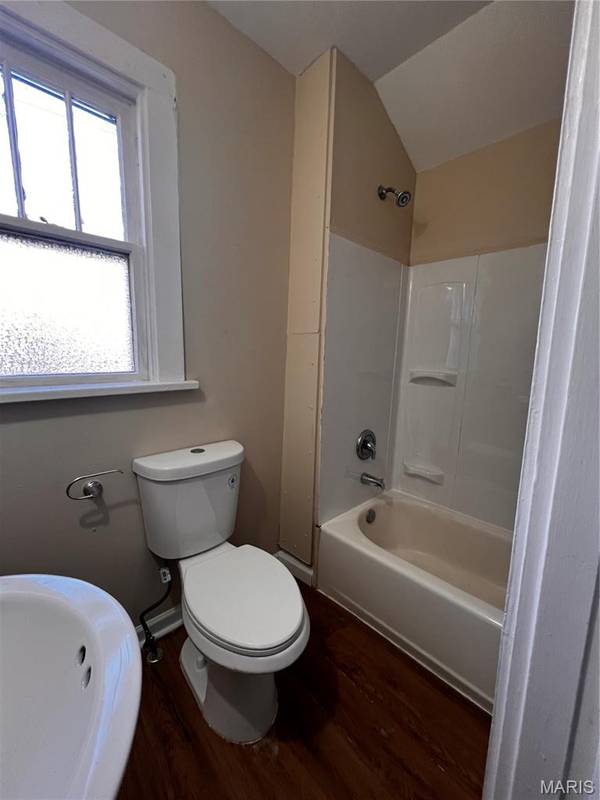 5520 Louisiana AVE, St Louis, MO 63111